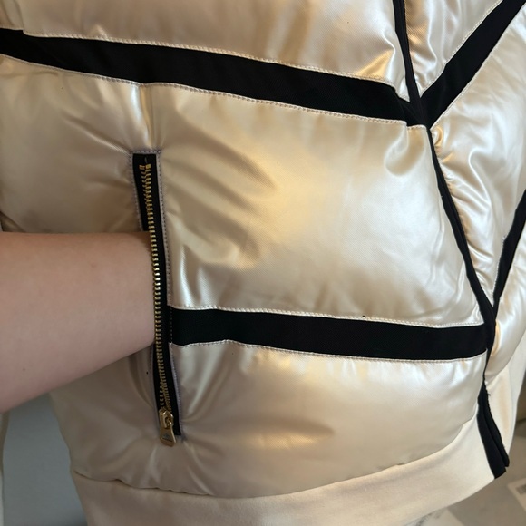 Quilted Pearlized White Puffer Jacket Women’s Large - Picture 7 of 12